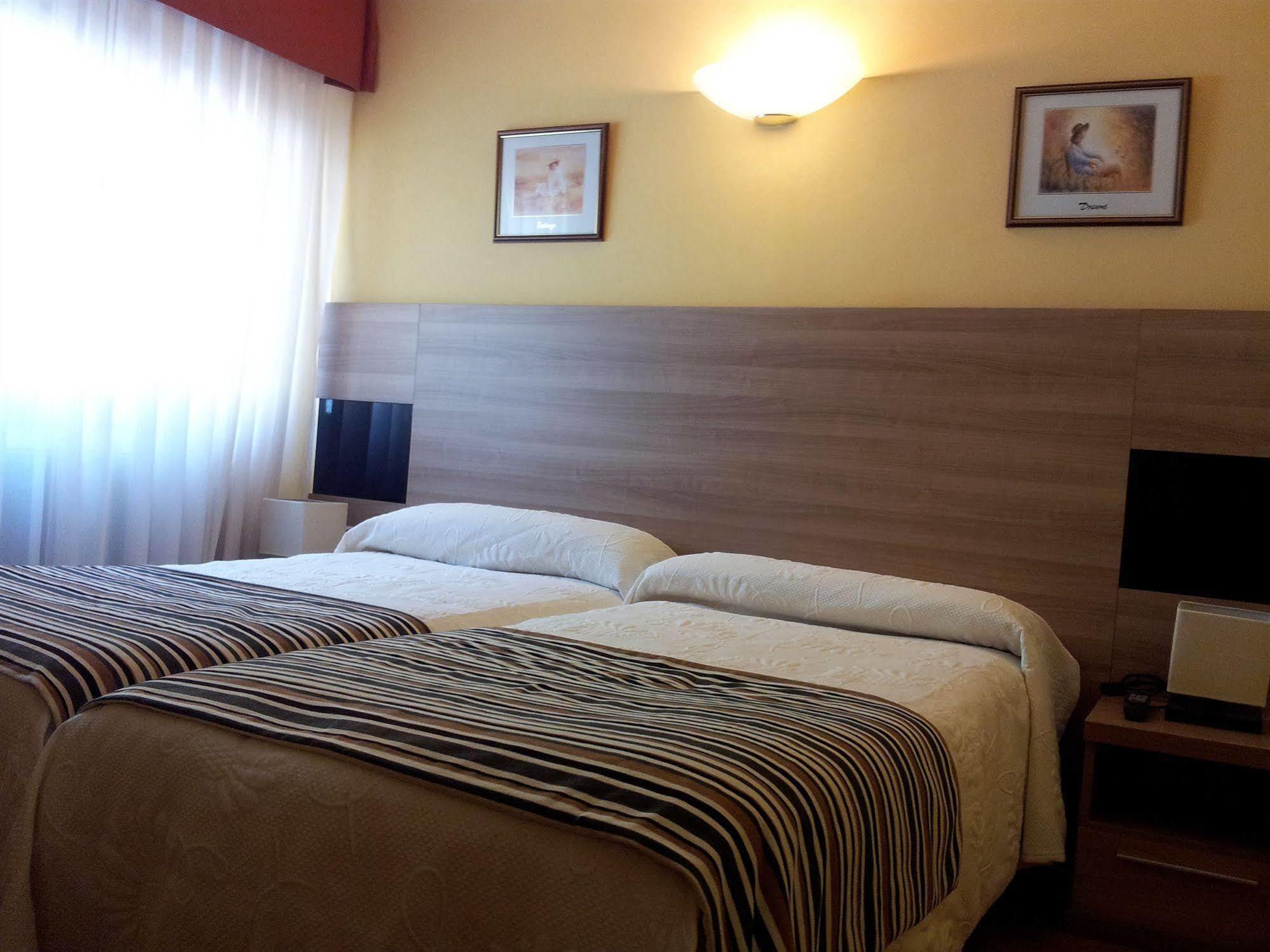 Hotel Penagrande Cangas De Narcea Extérieur photo
